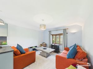 Cottage Sitting Room- click for photo gallery